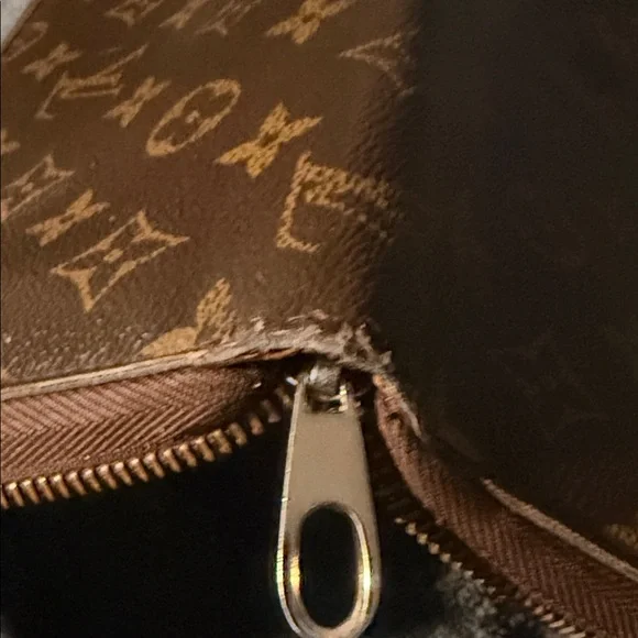 Louis Vuitton Brown and Gold Monogram Clutch - Picture 8 of 9